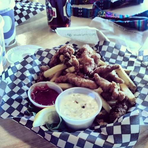 Clams and fries in Ocean Shores, Washington. #friedfood #seafood #restaurant #iatethis #washington #oceanshores
